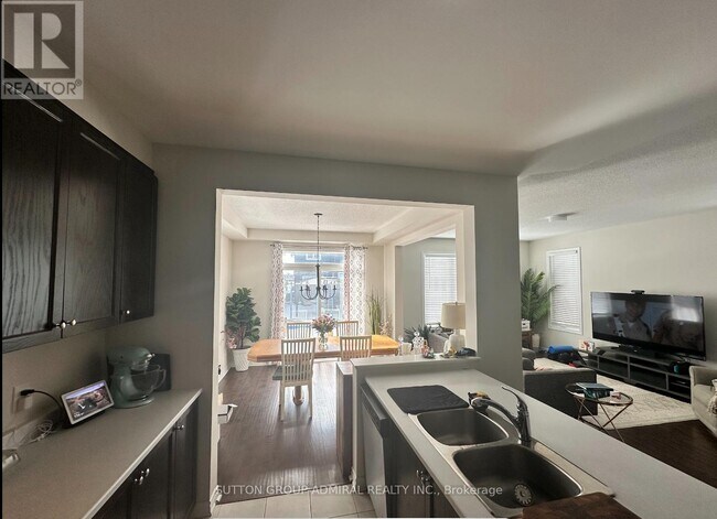 Photo du bâtiment - 743 Brittanic Rd