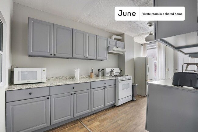Building Photo - Private bedroom in 5 bed/2 bath Home