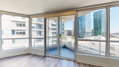 Interior Photo - 388 Beale