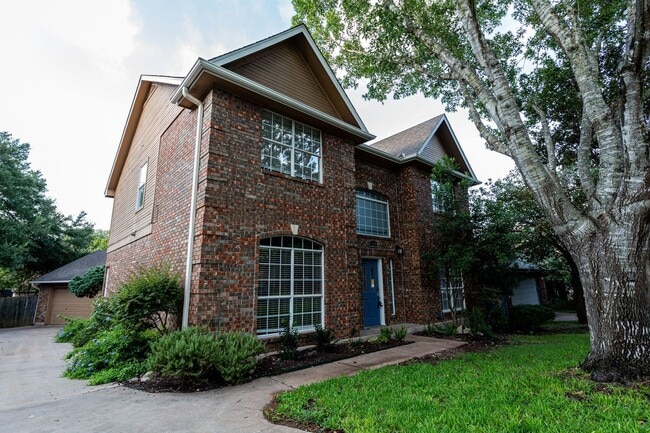 Building Photo - 6107 John Chisum Ln