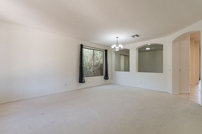 Foto del edificio - Welcome to your dream home in the heart of...