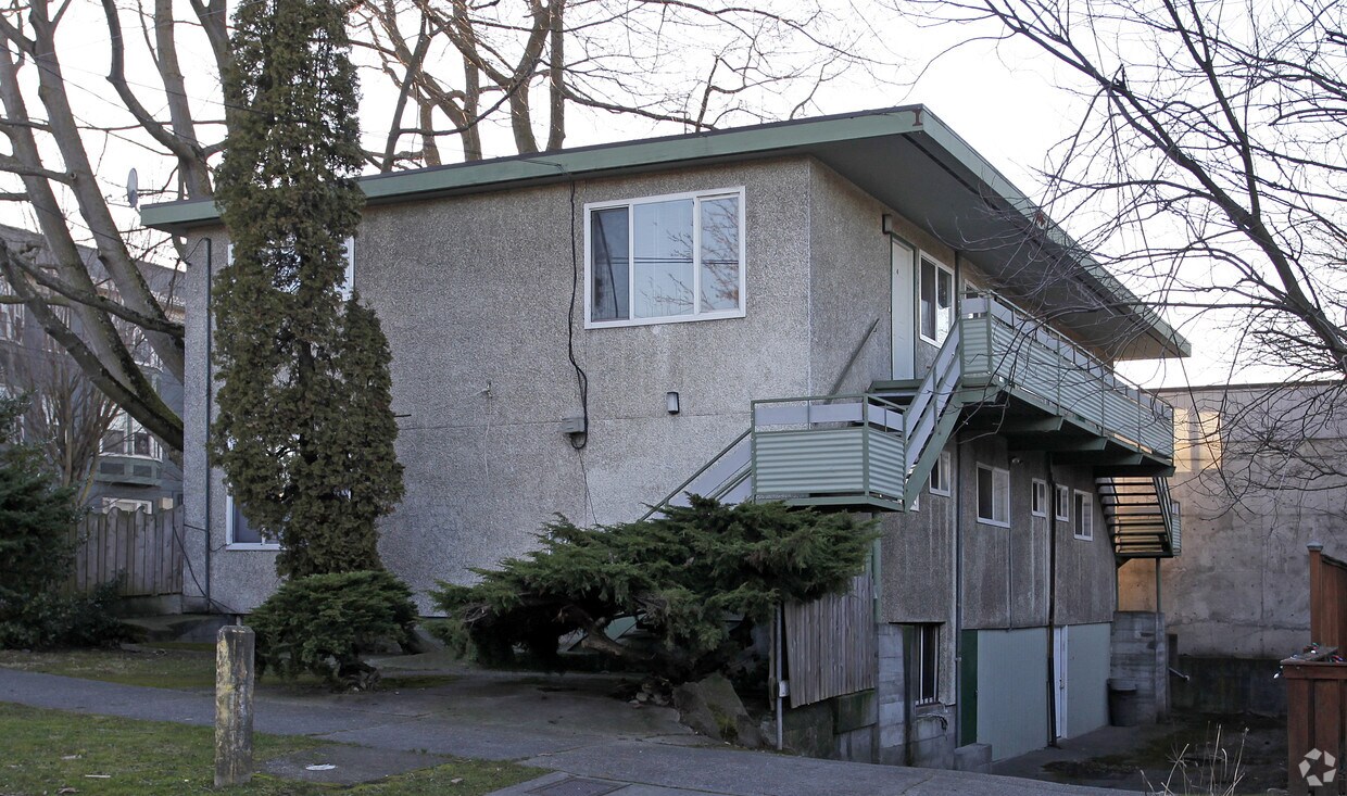 Building Photo - 2620 E Cherry St