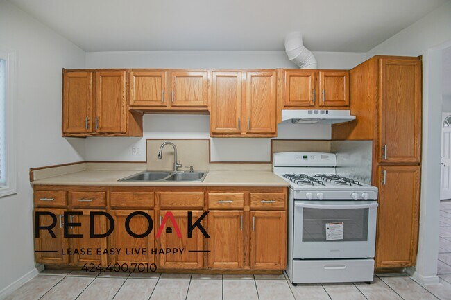 Foto del edificio - ~2 Weeks FREE~ Meticulous Two Bedroom Feat...