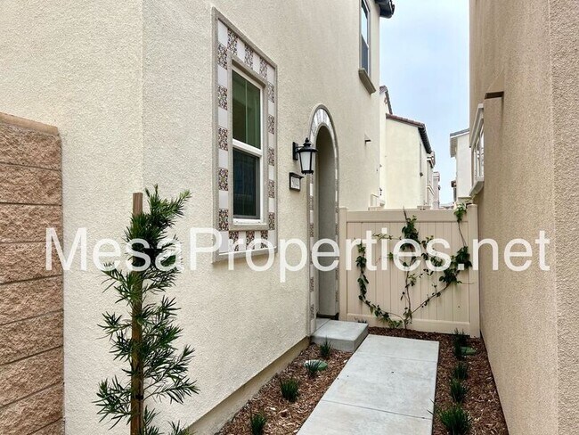 Building Photo - 5044 Ferguson Privado