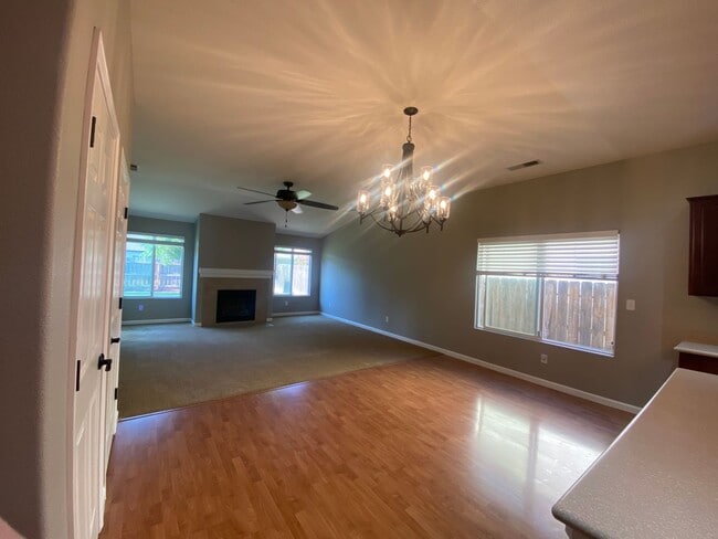 Building Photo - In Hanford-4 Br 2.5 Ba Available Now