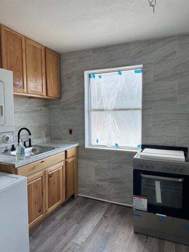 Foto del edificio - 46 S Oleander Ave