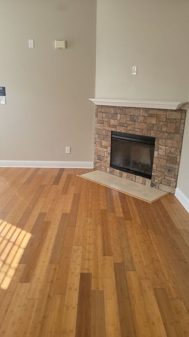 Building Photo - AVAILABLE NOW - 15234 Pangborn Place, Char...