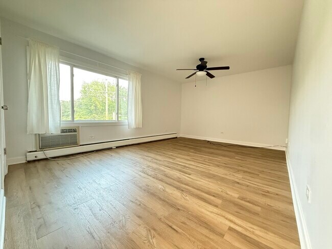Foto del edificio - 946 E Old Willow Rd
