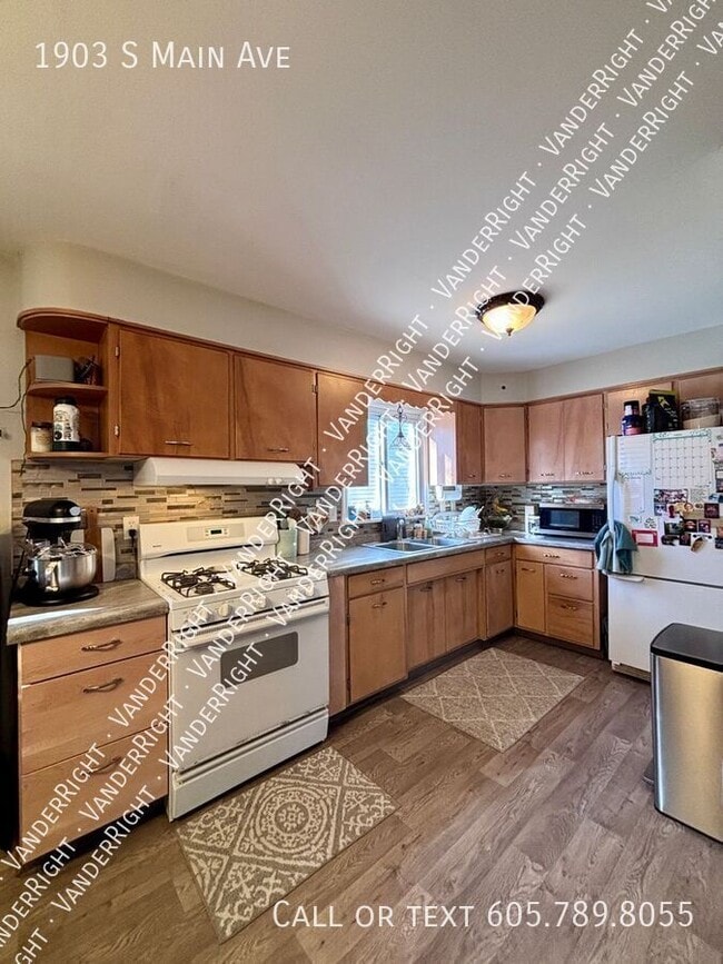 Building Photo - 1903 S Main Ave