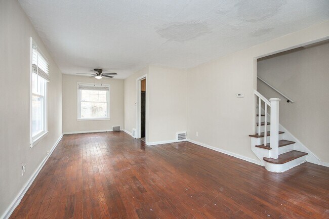 Foto del edificio - 2 BED 1 BATH BEAUTIFUL SINGLE FAMILY HOME