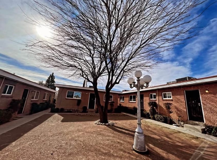 Primary Photo - 3800 Pierce Ave
