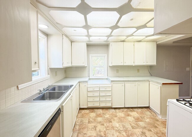 Building Photo - 521 SW 35th St
