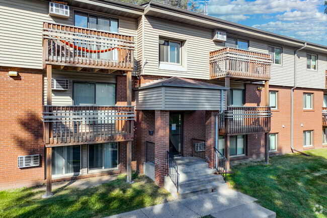 Entrance - Oakshire Apartments