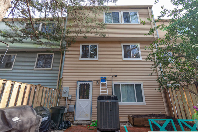 Building Photo - 5310 Avalon Pl