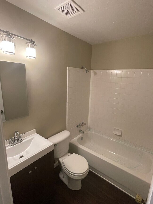 Foto del edificio - Welcome to this beautifully remodeled 2-bedroom duplex located in Alachua, conveniently situated ...