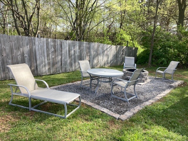 Área de patio en el jardín - 2018 Lebanon Pike