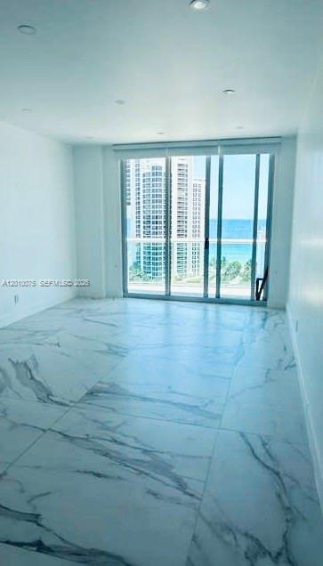 Foto del edificio - 19370 Collins Ave