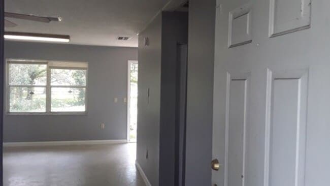 Building Photo - Three Bedroom One Bath Home