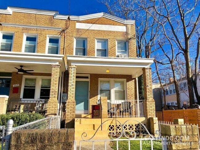 Photo - 2517 3rd St NE House