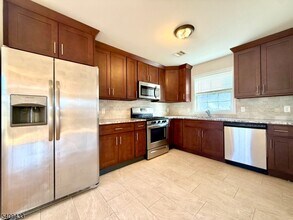 Building Photo - 623 Magnolia Ave