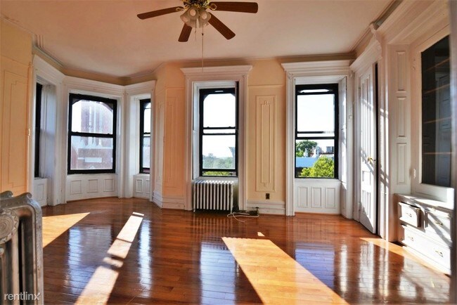 Building Photo - 305 6th Ave