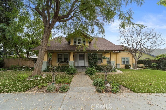 Foto del edificio - 316 E Foothill Blvd