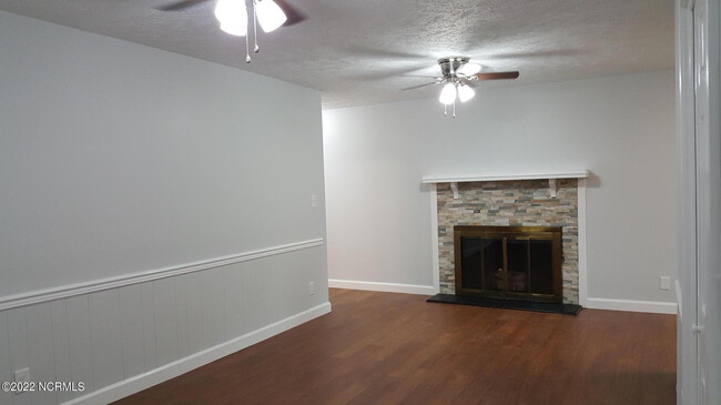 Foto del edificio - 1221 Bethesda Rd