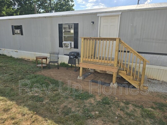 Building Photo - 127 Fred Dr