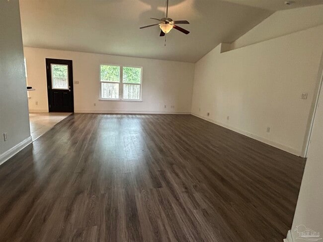 Foto del edificio - 323 Tree Swallow Dr