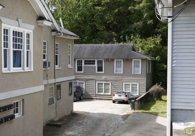 Building Photo - 208 E Stone Ave