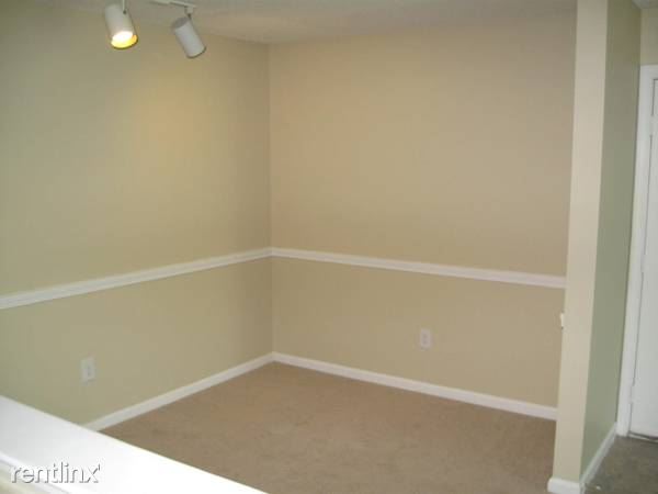 Building Photo - 418 Town Colony Dr