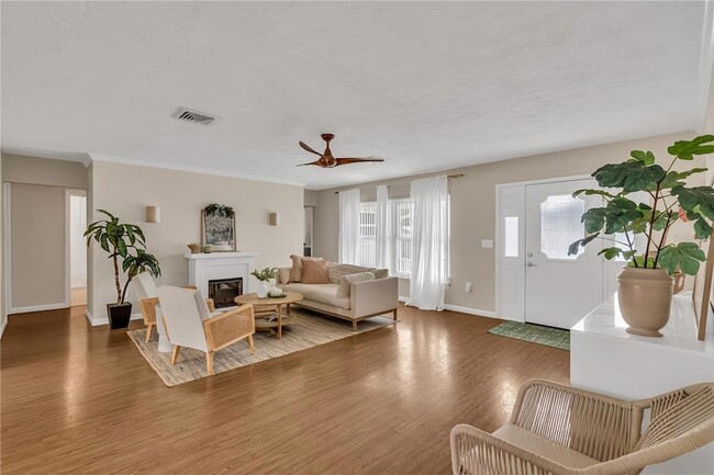 Building Photo - 2449 Breakwater Cir