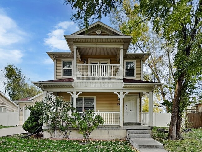 Building Photo - 858 N Wooden Ln