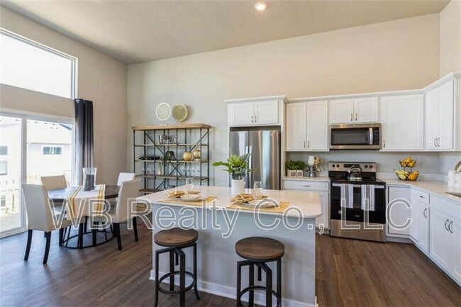 Building Photo - 9758 Crestview Dr