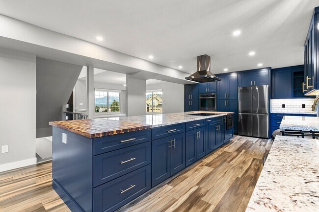 Building Photo - CUSTOM REMODEL IN GLENEAGLE