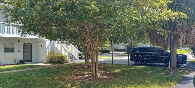 Foto del edificio - 4140 Woodside Dr