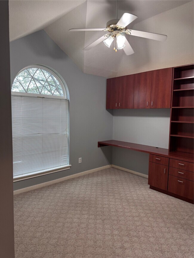 Building Photo - 21135 Woodland Green Dr