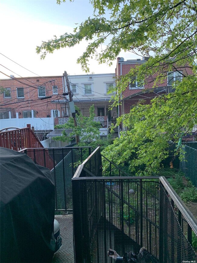 Building Photo - 147-57 76th Rd