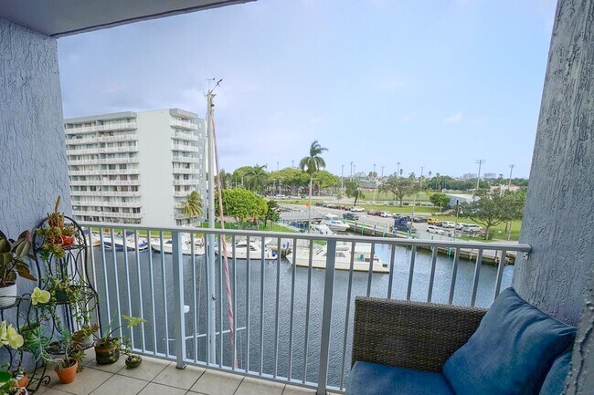 Foto del edificio - 2415 NW 16th St Rd