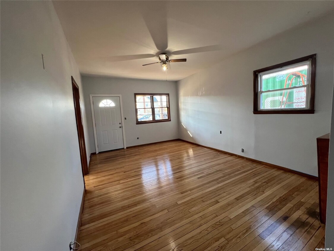 242 Park Ave, Bethpage, NY 11714 - Room for Rent in Bethpage, NY ...