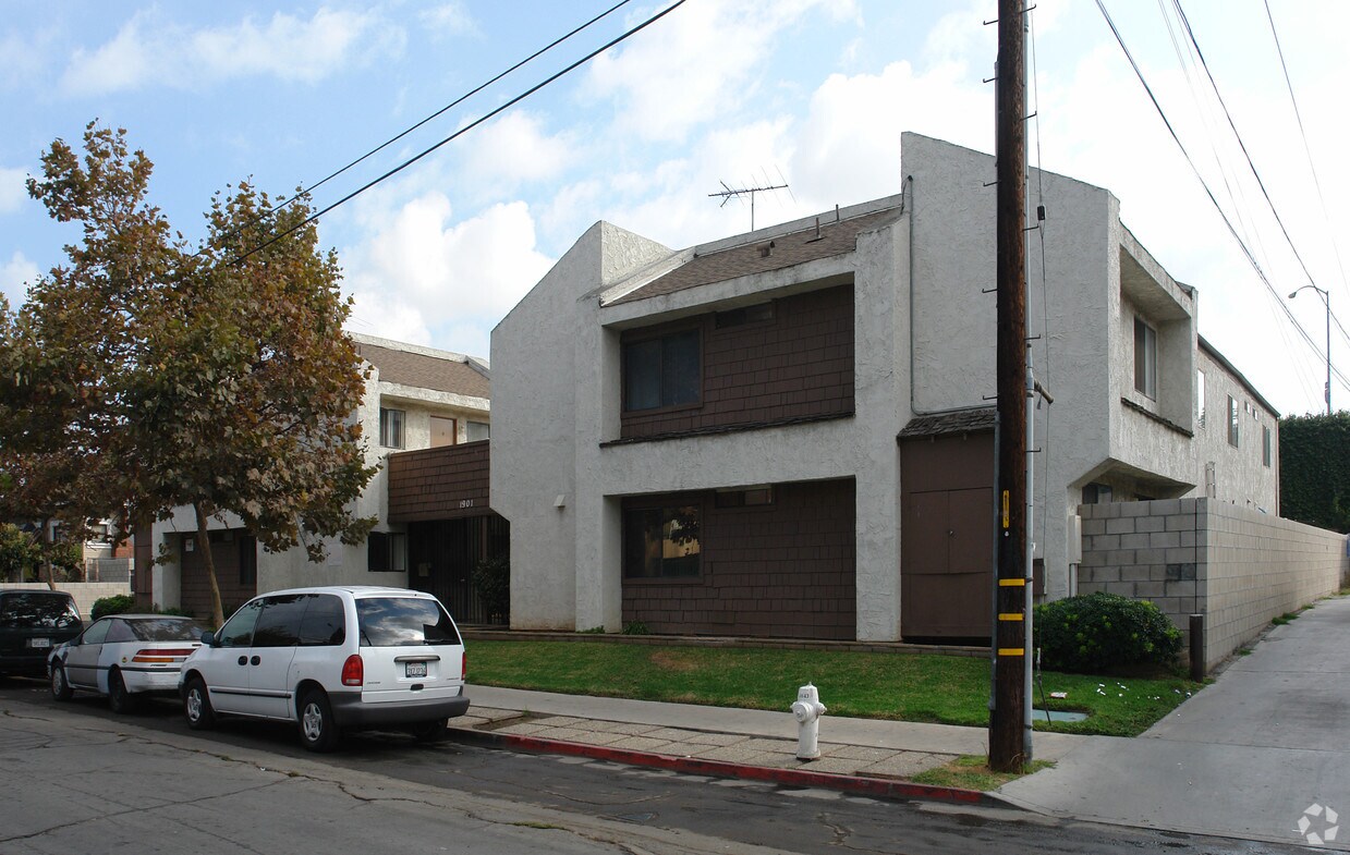 Building Photo - 1901 N Spurgeon St