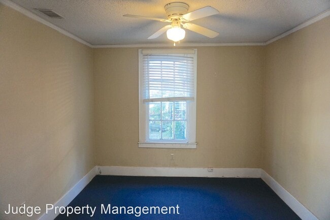 Building Photo - 648 E Victory Dr