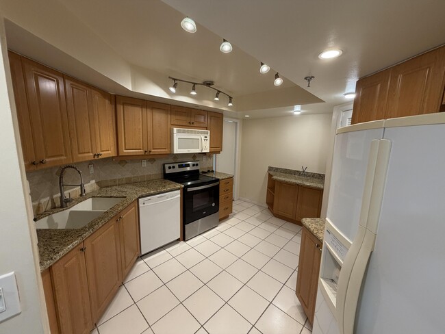 Building Photo - 6463 La Costa Dr