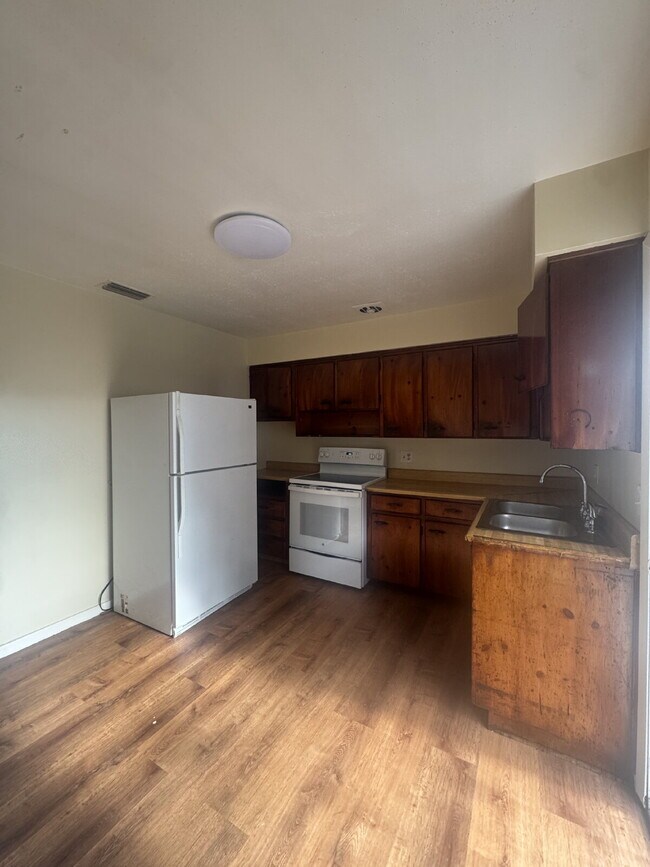 Foto del edificio - Cozy 3 Bedroom Home in Quiet Community | Hardwood Floors | Large Yard
