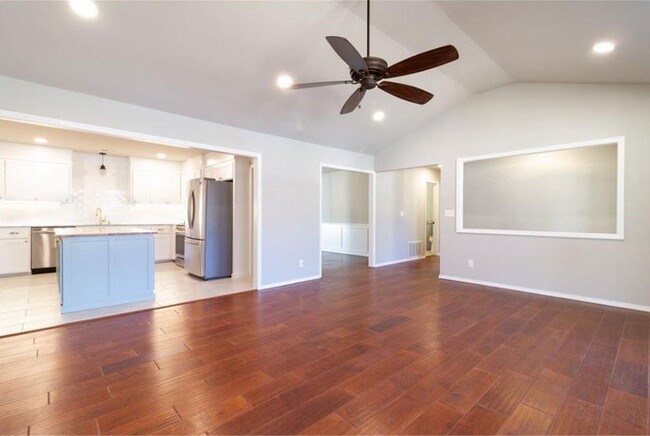 Foto del edificio - 2553 E Ferguson Ave