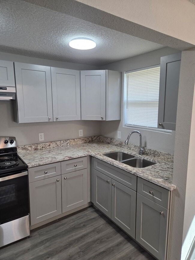 Building Photo - Cozy 3 bedroom 2 bath home in quiet neighborhood