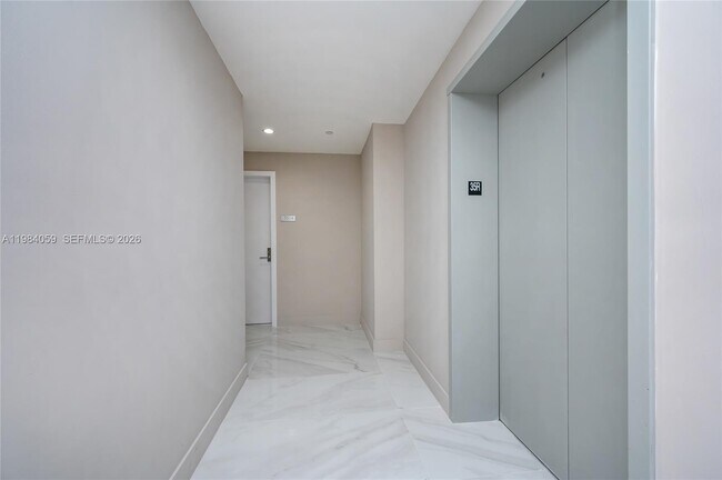 Building Photo - 700 NE 24th St