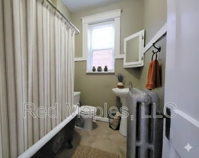 Building Photo - 3421 Iowa Ave