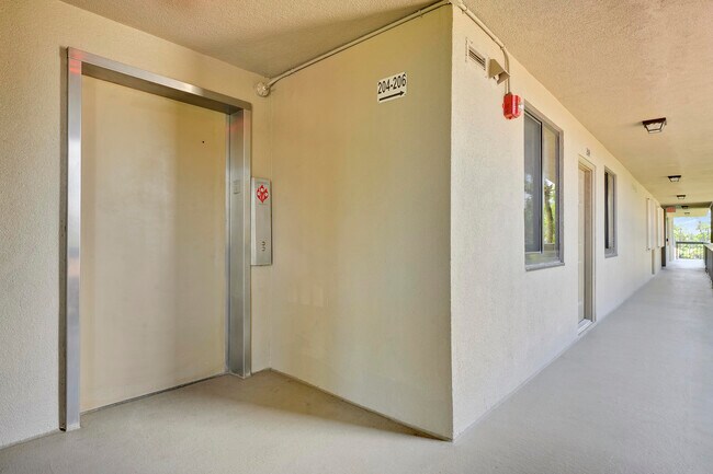 Foto del edificio - 101 S Seas Dr