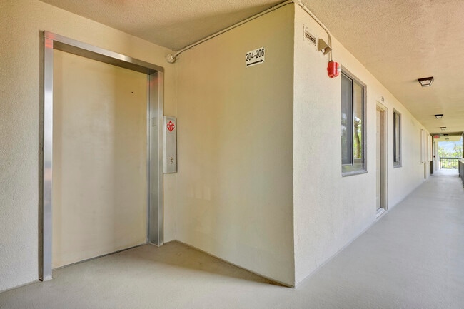 Building Photo - 101 S Seas Dr